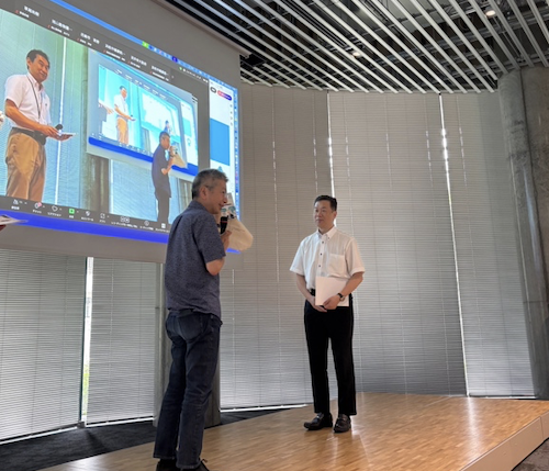 自治体への感謝状および副賞の贈呈2